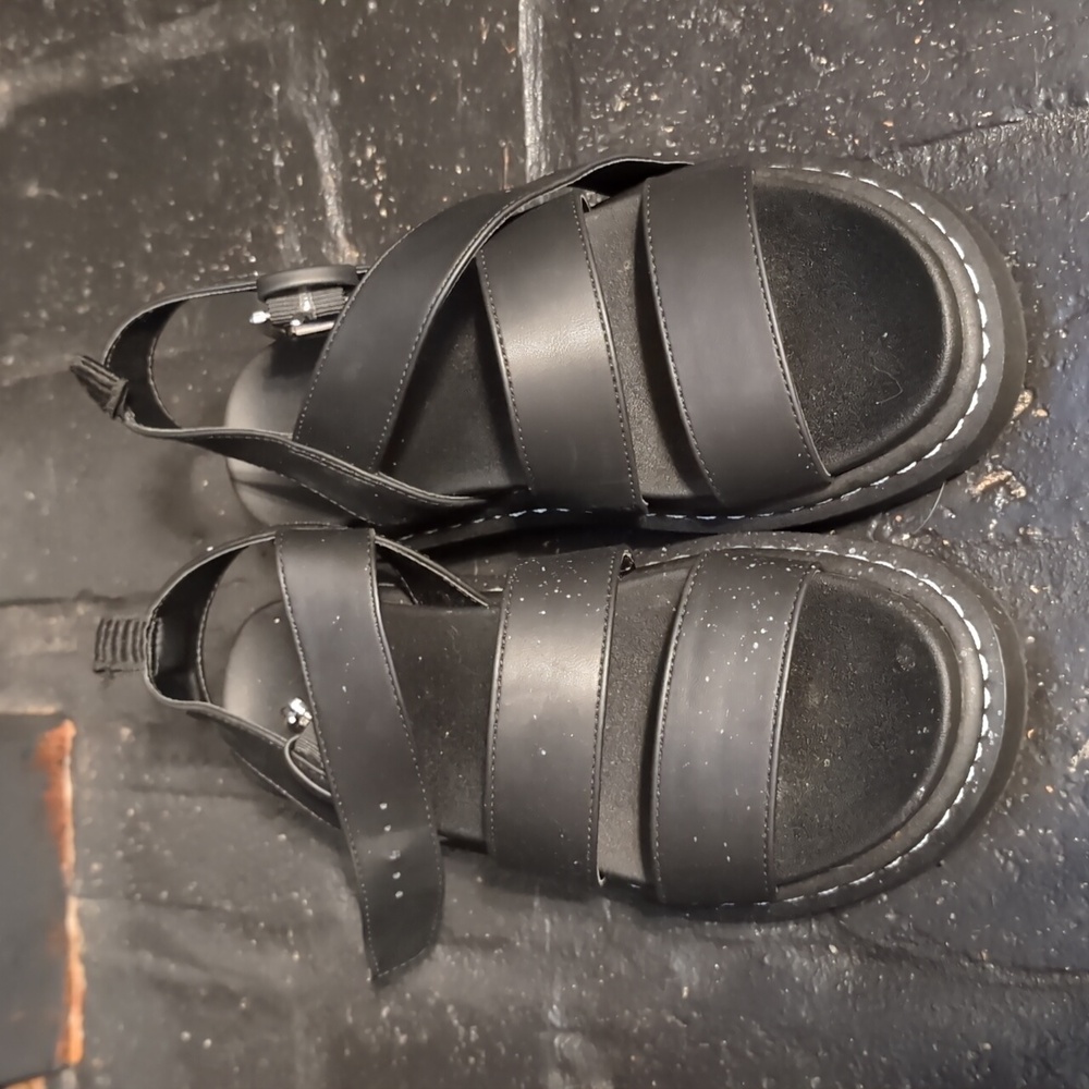 Sandles